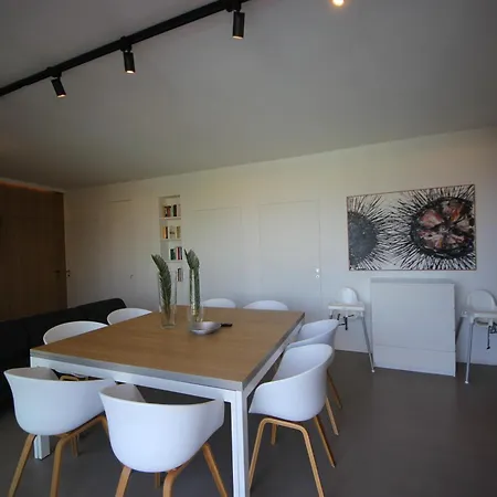 Iris Apartment *