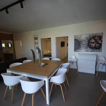 Iris Apartment *