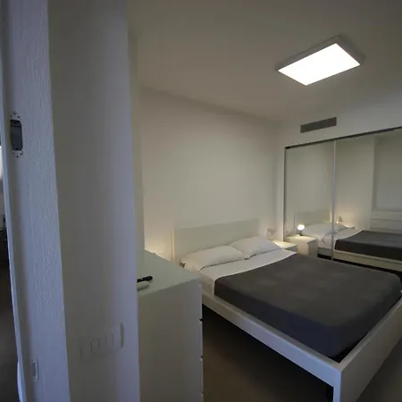 Iris Apartment *